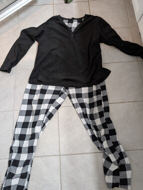 Women's Pajama set, Fleece, Black Plaid, XL